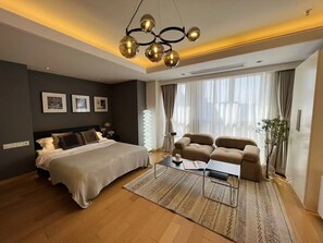 City Double Room (1614) | Hypo-allergenic bedding, desk, laptop workspace, iron/ironing board