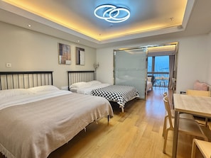 Comfort Suite | Hypo-allergenic bedding, desk, laptop workspace, iron/ironing board