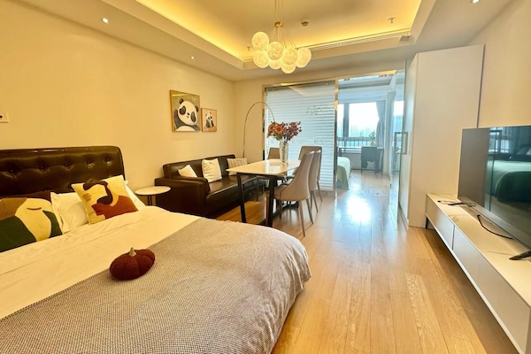 Family Suite | Hypo-allergenic bedding, desk, laptop workspace, iron/ironing board