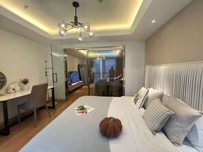 Comfort négyágyas szoba, 2 hálószobával (1011 family room) | Hipoallergén ágynemű és íróasztal