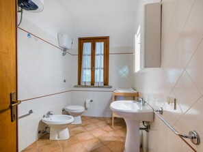 Towels - Oliveta 1 by Interhome (Cecina)