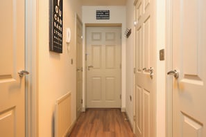 Hallway - Stylish Flat With Sofa Bed in Malmesbury (Malmesbury)