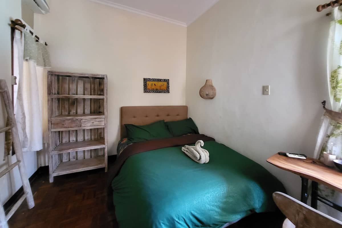 1 bedroom, hypo-allergenic bedding, desk, iron/ironing board
