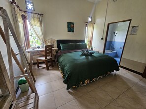 Hypo-allergenic bedding, desk, iron/ironing board, free WiFi - GWK View Boutique Hotel and Residence (Jimbaran)