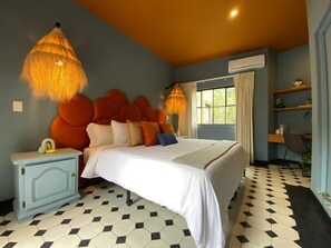 3 bedrooms, Egyptian cotton sheets, premium bedding, blackout drapes