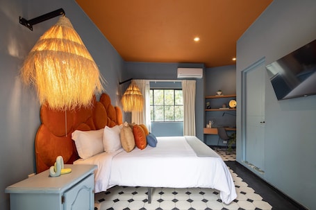 3 bedrooms, Egyptian cotton sheets, premium bedding, blackout curtains