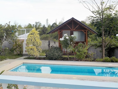 Charming overlooking cottage in enchanting Zamboanguita with WiFi