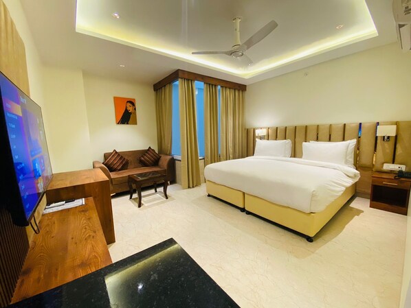 Deluxe tweepersoonskamer, uitzicht op stad | Een bureau, gratis wifi