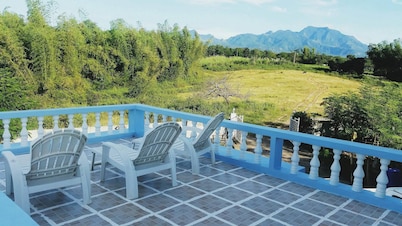 Nicely appointed studio in charming Zamboanguita with AC, WiFi