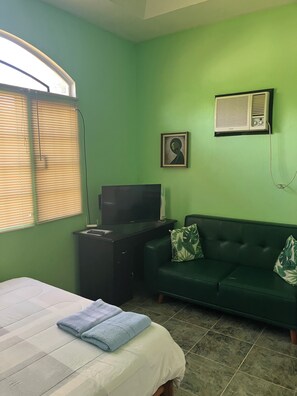 1 Schlafzimmer, Schreibtisch, WLAN, Bettwäsche