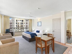 Room - Beach Side Apartment (Surfers Paradise)