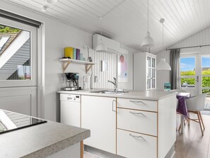 Fridge, microwave, dishwasher, cookware/dishes/utensils