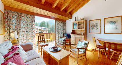 Duplex 2-room apartment on the 2nd floor, entrance hall with wardrobe.