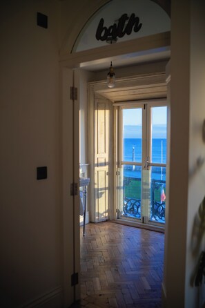 Deluxe Double Room with Bathtub, Sea View | 浴室 | 免费洗浴用品、吹风机、毛巾、肥皂