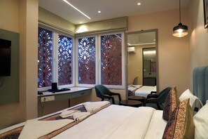 Desk, free WiFi - Hotel Anant Inn (Varanasi)