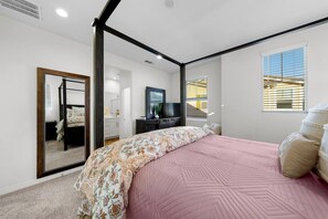 Desk, iron/ironing board, travel cot, WiFi