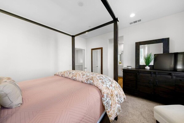 Desk, iron/ironing board, travel cot, WiFi
