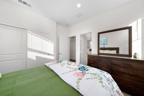 2 bedrooms, desk, iron/ironing board, travel crib