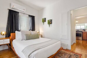 1 bedroom, iron/ironing board, WiFi, bed sheets - Light & Bright 1BR, 2 mins to Zoo! (San Diego)