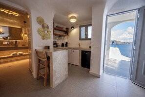 Køleskab, kaffe-/temaskine