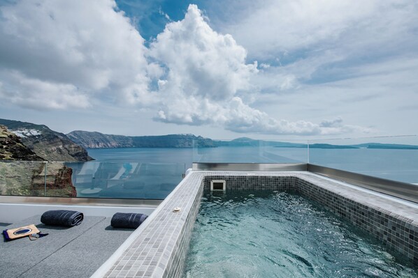 Tina de hidromasaje al aire libre