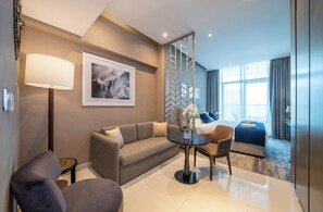 Leilighet – comfort, balkong, byutsikt | Oppholdsområde