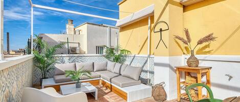 Apartemen Keluarga, pemandangan kota | Teras/patio