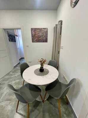 Apartment, 1 Bedroom | Living area | Books - Ta Nenu Accomodation (Paola)