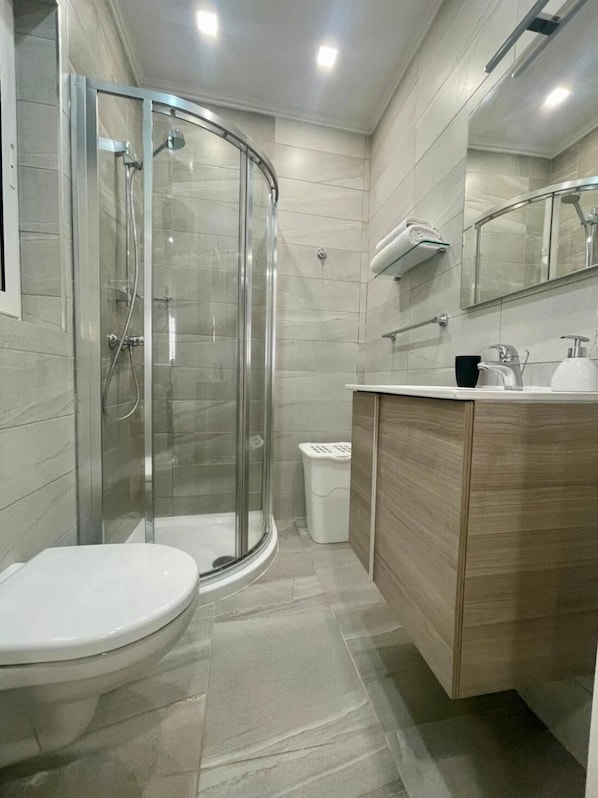 Apartment, 1 Bedroom | Bathroom