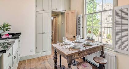 2 BR Pottergate | Central | Workspace| Free WiFi