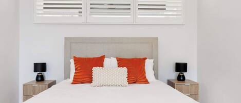 4 bedrooms, desk, iron/ironing board, WiFi