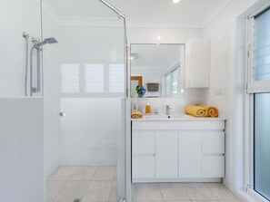 تجهيزات دش، مجففات شعر، مناشف