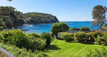 Waterfront, WiFi, Steps to Café | Sprindrift