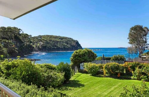 Waterfront, WiFi, Steps to Café | Sprindrift