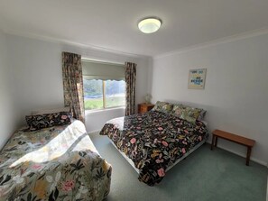 3 bedrooms, iron/ironing board, free WiFi, bed sheets
