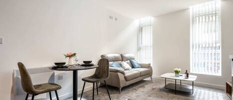 Een televisie en een kantoor