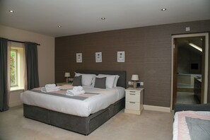 Family Cottage | 5 bedrooms, iron/ironing board, bed sheets - Ridgeway Cottage at Lovelady Shield (Alston)