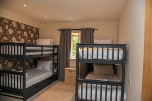 5 bedrooms, bed sheets