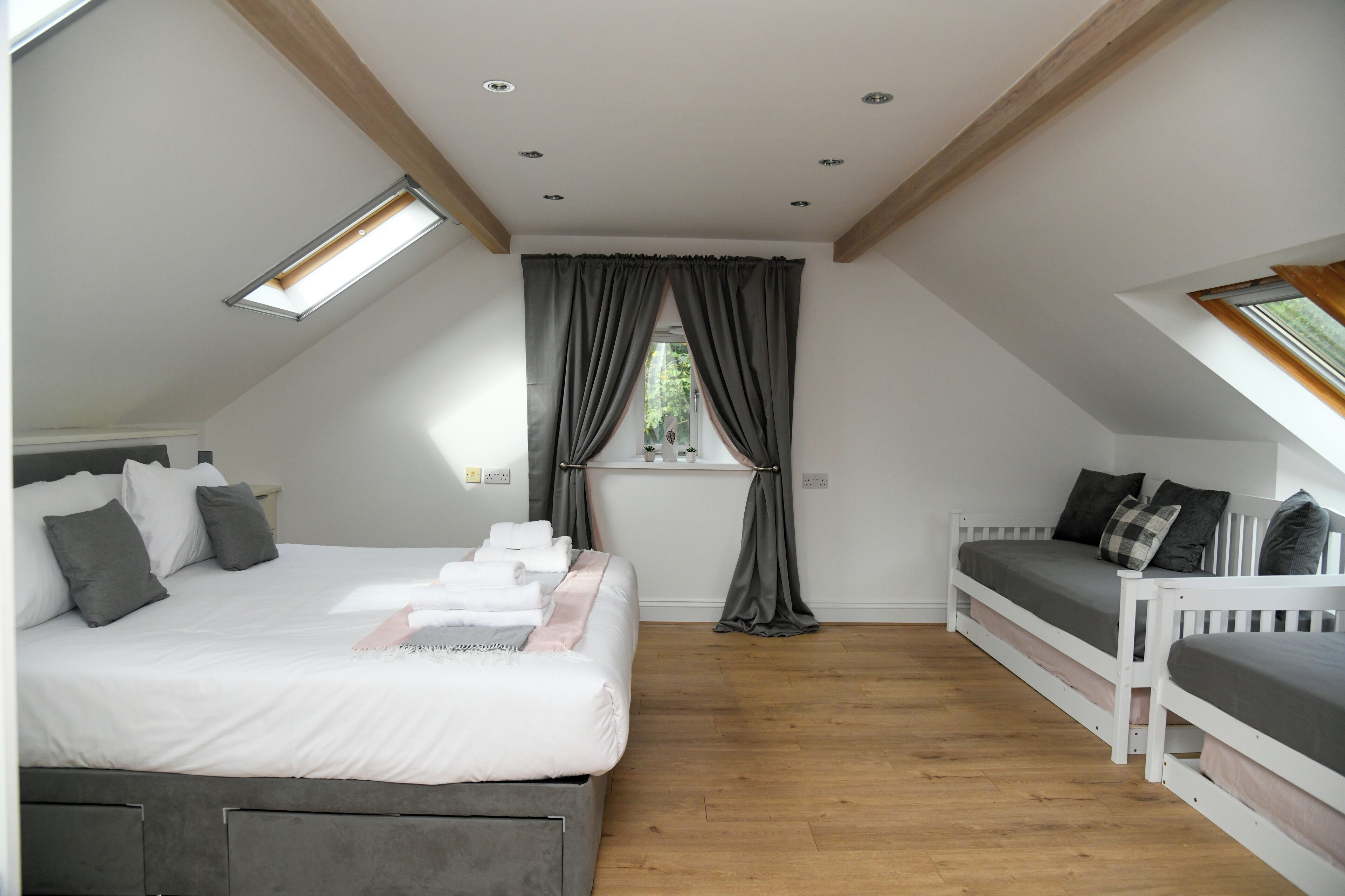 Family Cottage | 5 bedrooms, iron/ironing board, bed sheets