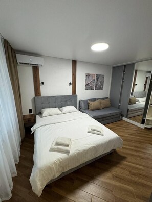 Basic Apartment | Living area