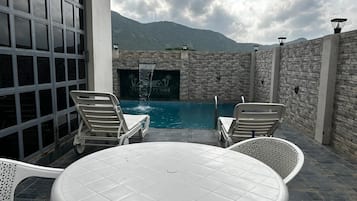 12 hồ bơi ngoài trời