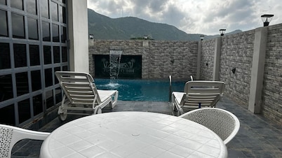 magnifica Luxurious Villa by daranga