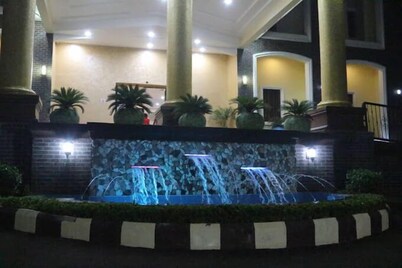 Vertex- View Hotel and Suites 