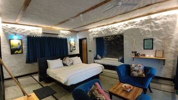 Deluxe Room | Desk, blackout drapes, iron/ironing board