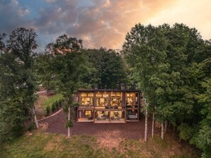 Exterior - Berry Refined - Luxury, views, hot tub, spacious (Morganton)