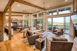 TV, fireplace, offices - Berry Refined - Luxury, views, hot tub, spacious (Morganton)