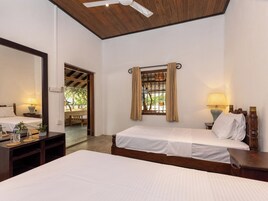 Habitación estándar, vistas al jardín | Escritorio, espacio para trabajar con un portátil, cortinas opacas