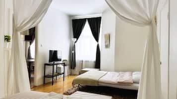 1 quarto, escrivaninha, ferros/tábuas de passar roupa, Wi-Fi de cortesia