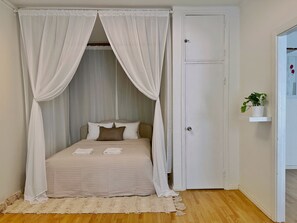 1 chambre, bureau, fer et planche à repasser, accès au Wi-Fi (inclus)