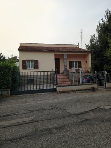 Accommodation Le Rose, just outside the village a few meters from the Basilica of San Famiano